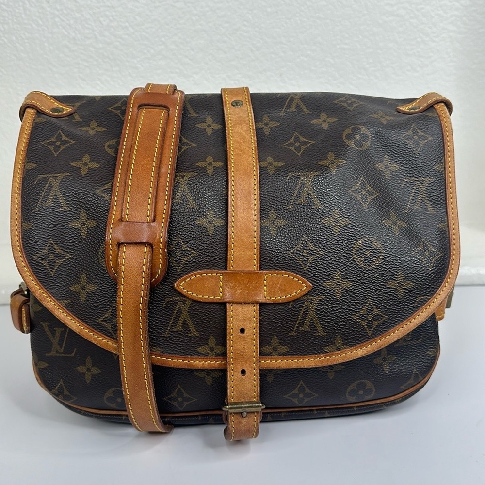 Louis Vuitton Saumur 30 crossbody bag
